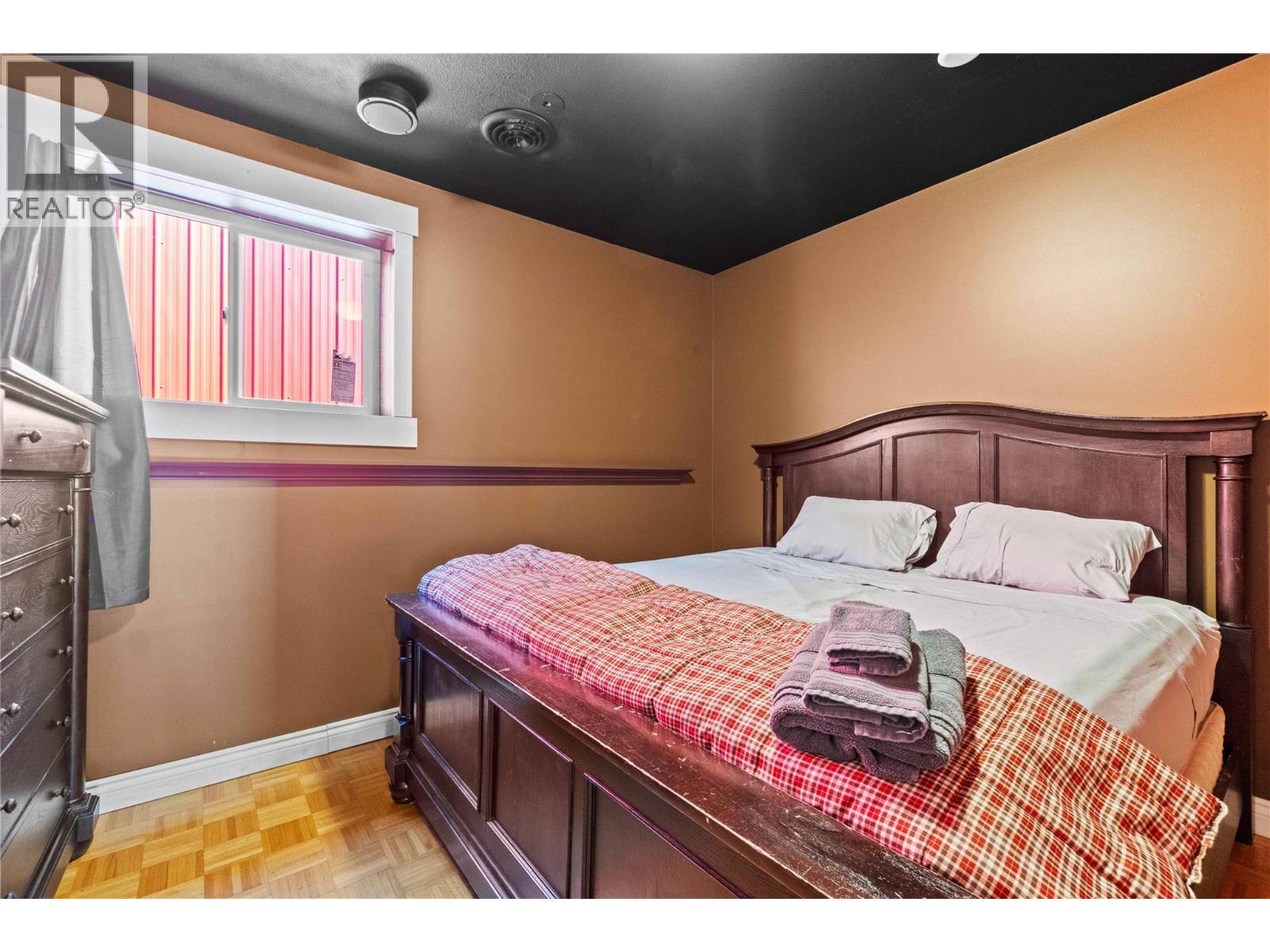  2054 Trans Canada Highway, Sicamous