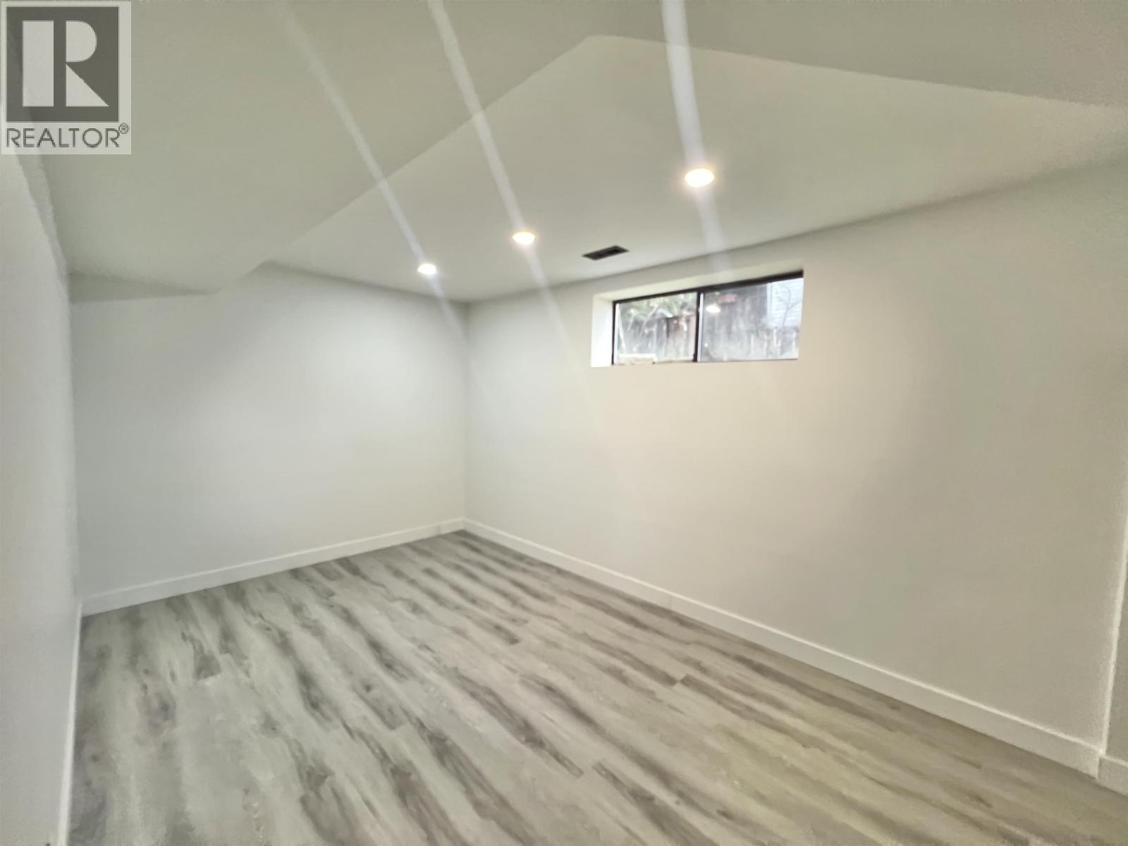 1532 E 8TH AVENUE - 10