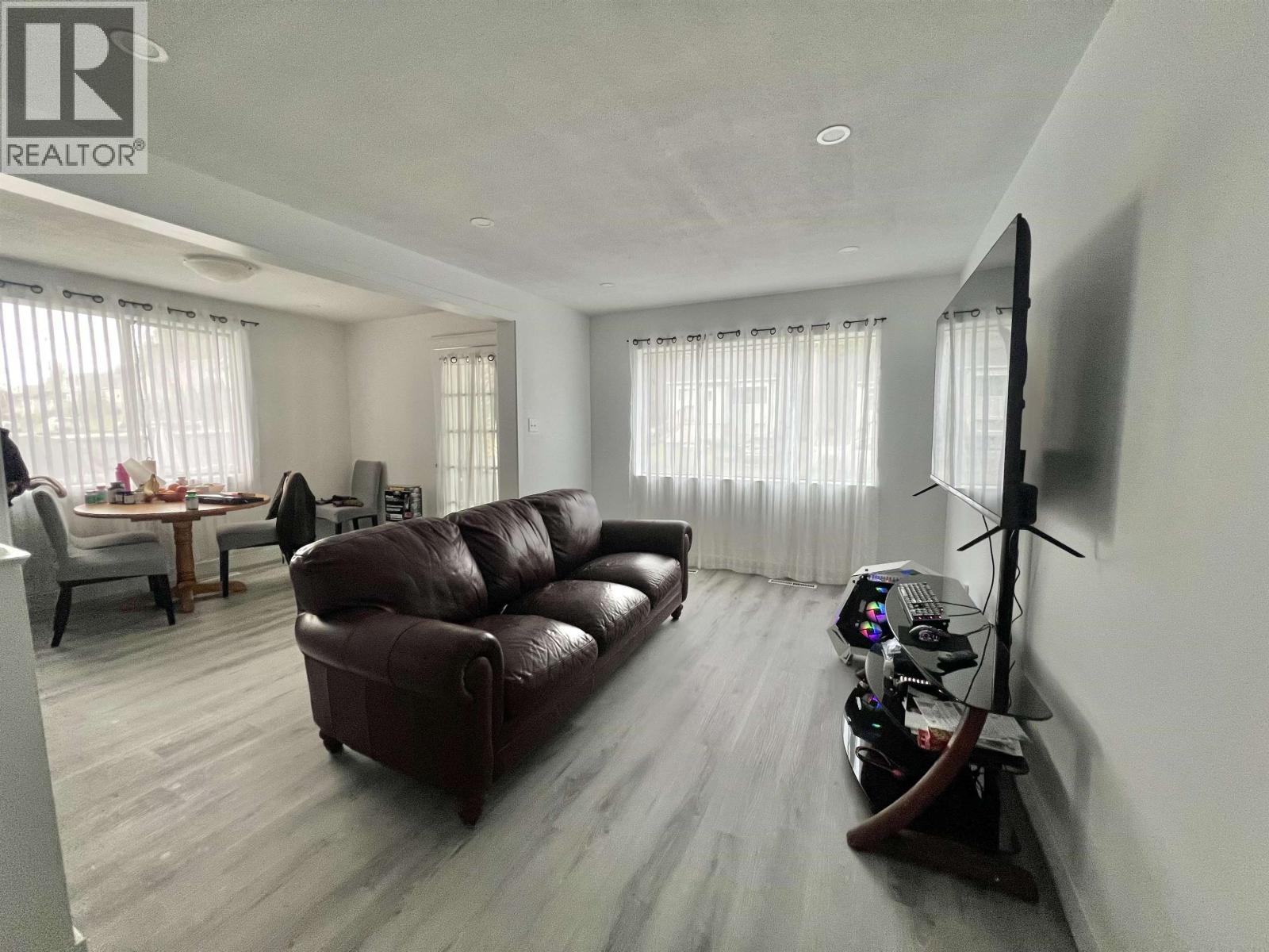 1532 E 8TH AVENUE - 5