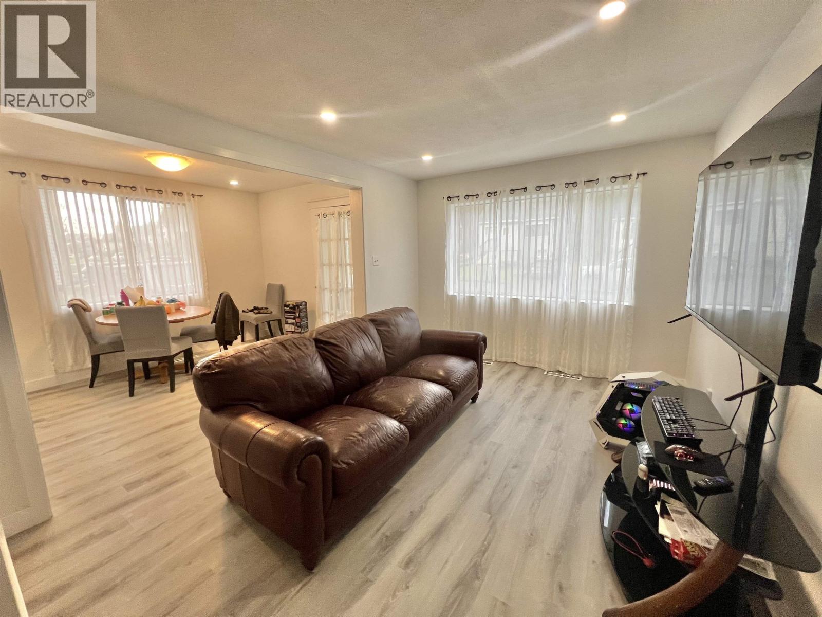 1532 E 8TH AVENUE - 6