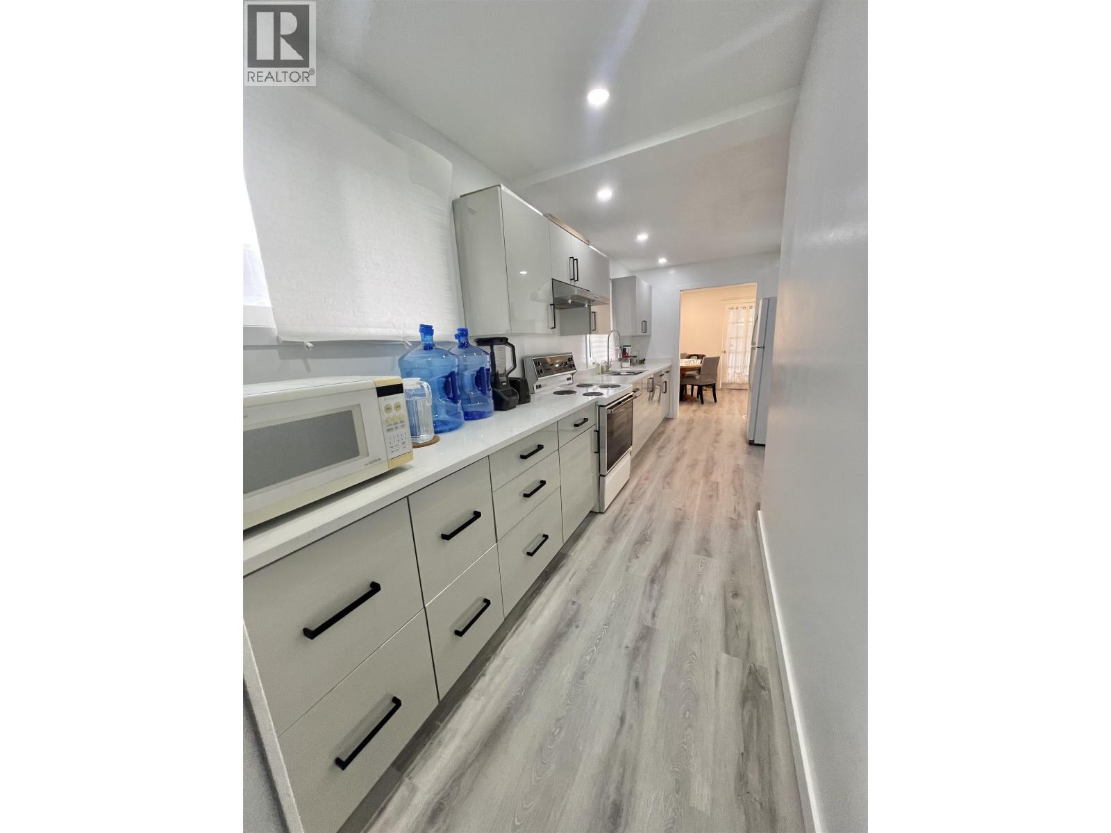 1532 E 8TH AVENUE - 7