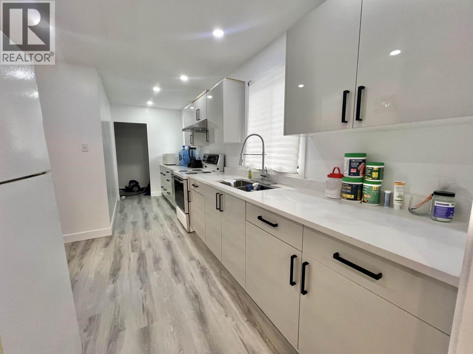 1532 E 8TH AVENUE - 8