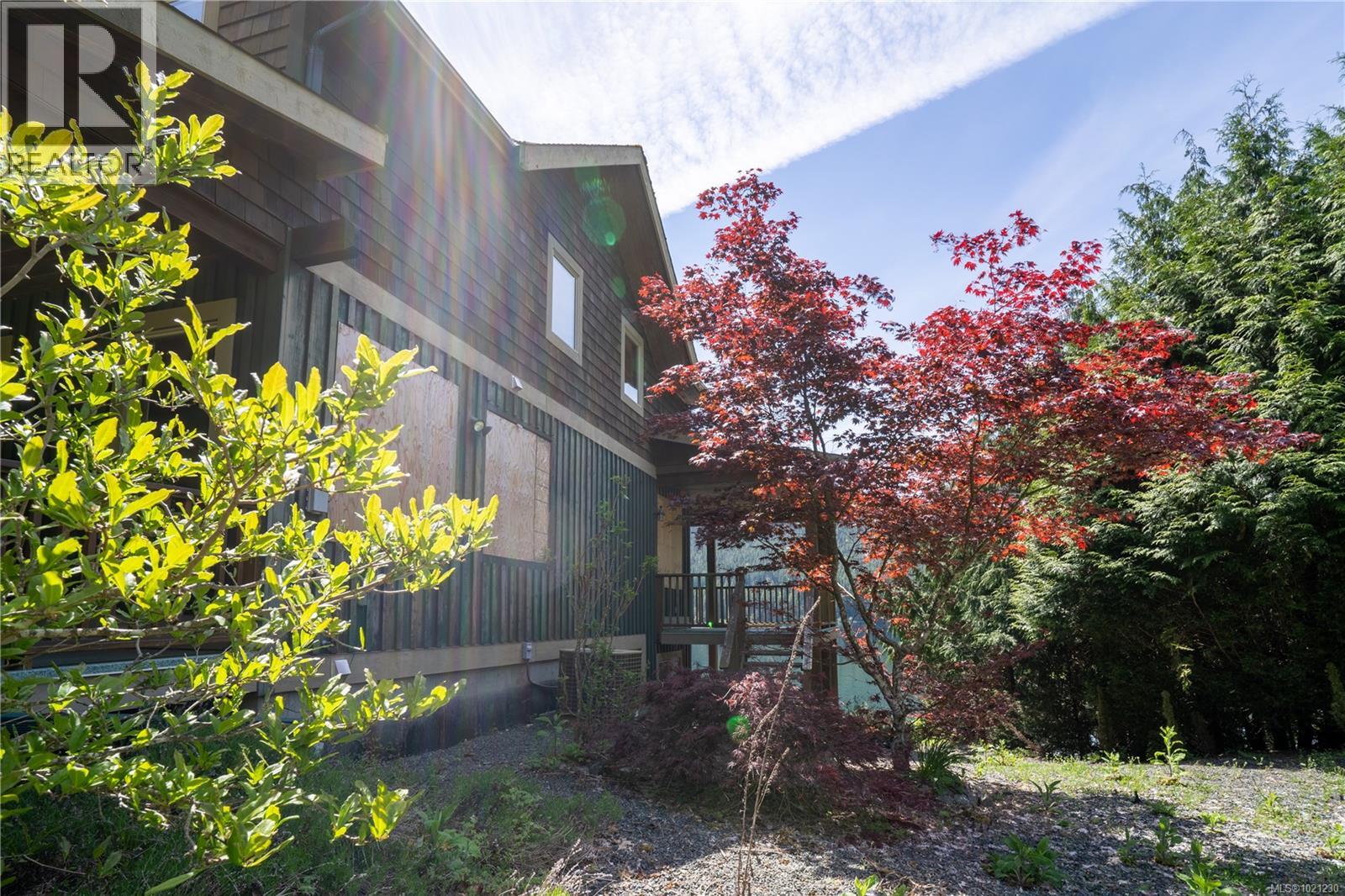 9878 Swordfern Way, Youbou