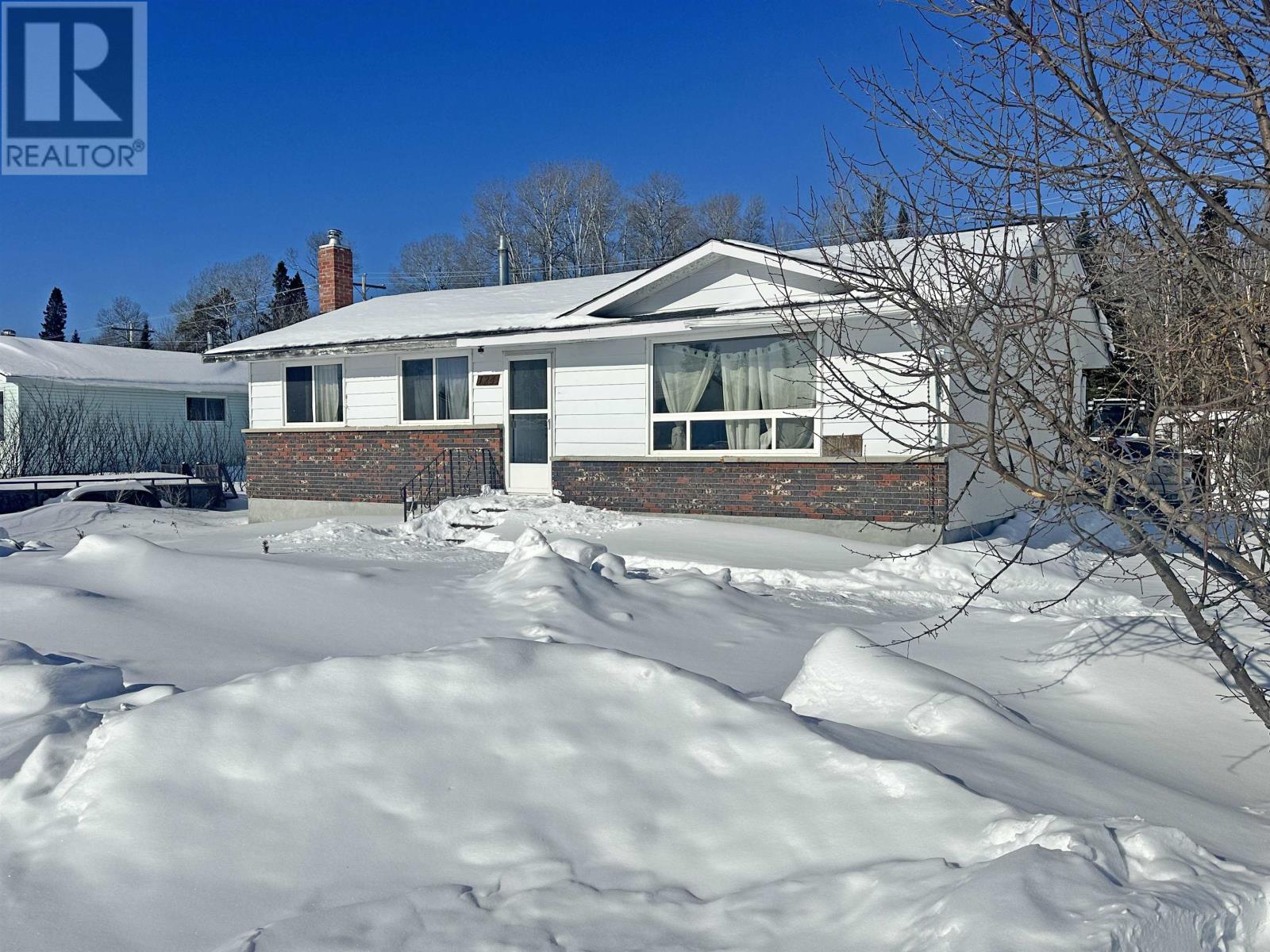 124 HIGHLAND CRESCENT - 1