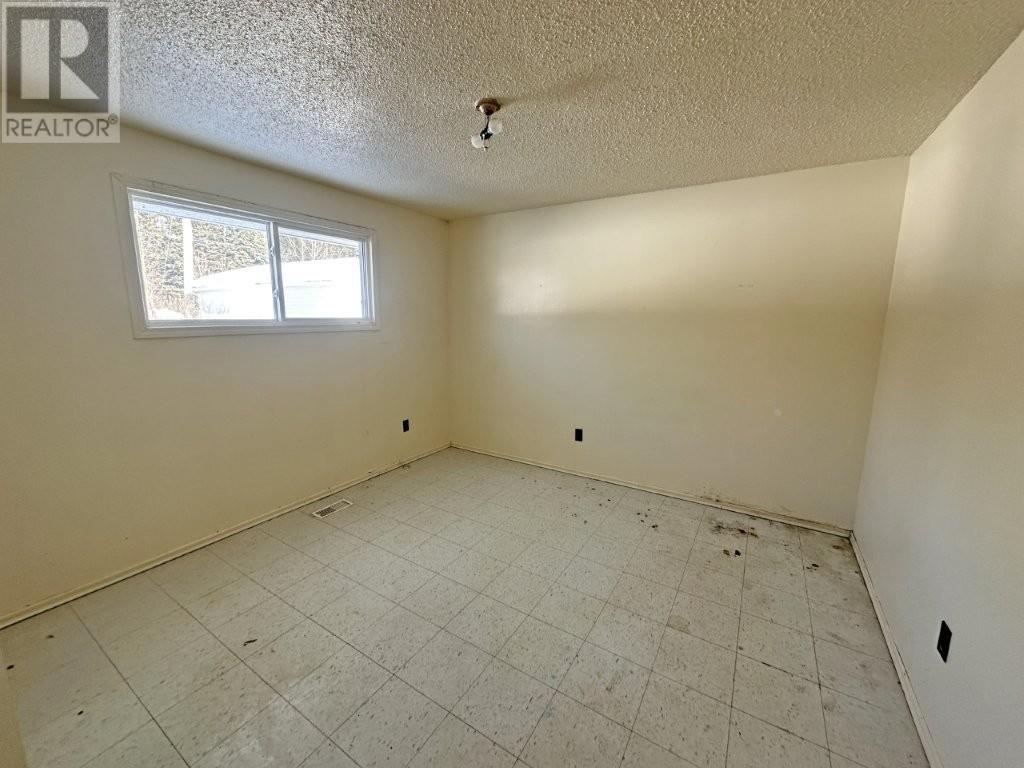 124 HIGHLAND CRESCENT - 12
