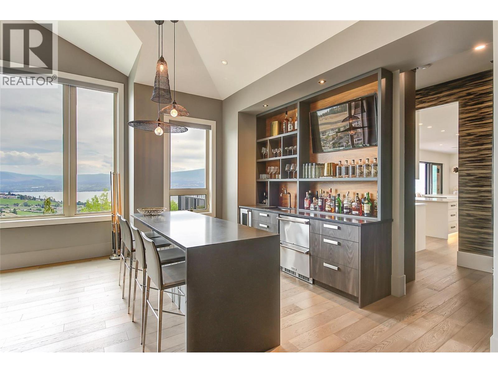  1520 Vineyard Drive, West Kelowna