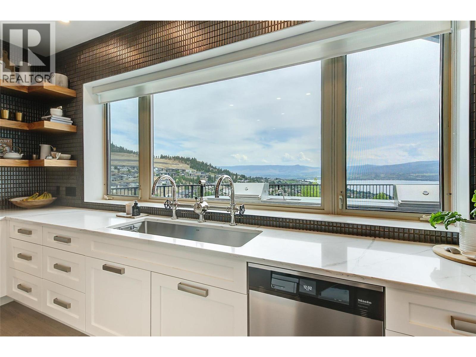  1520 Vineyard Drive, West Kelowna