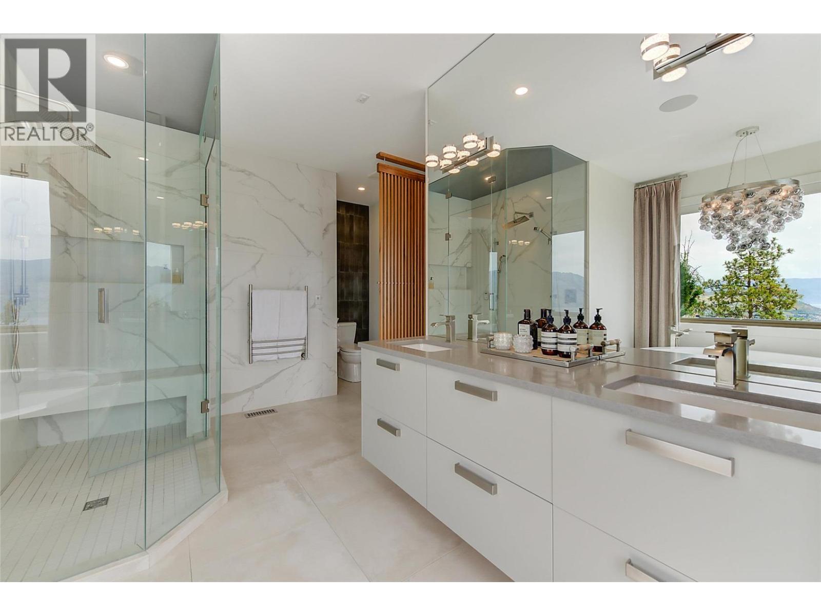  1520 Vineyard Drive, West Kelowna