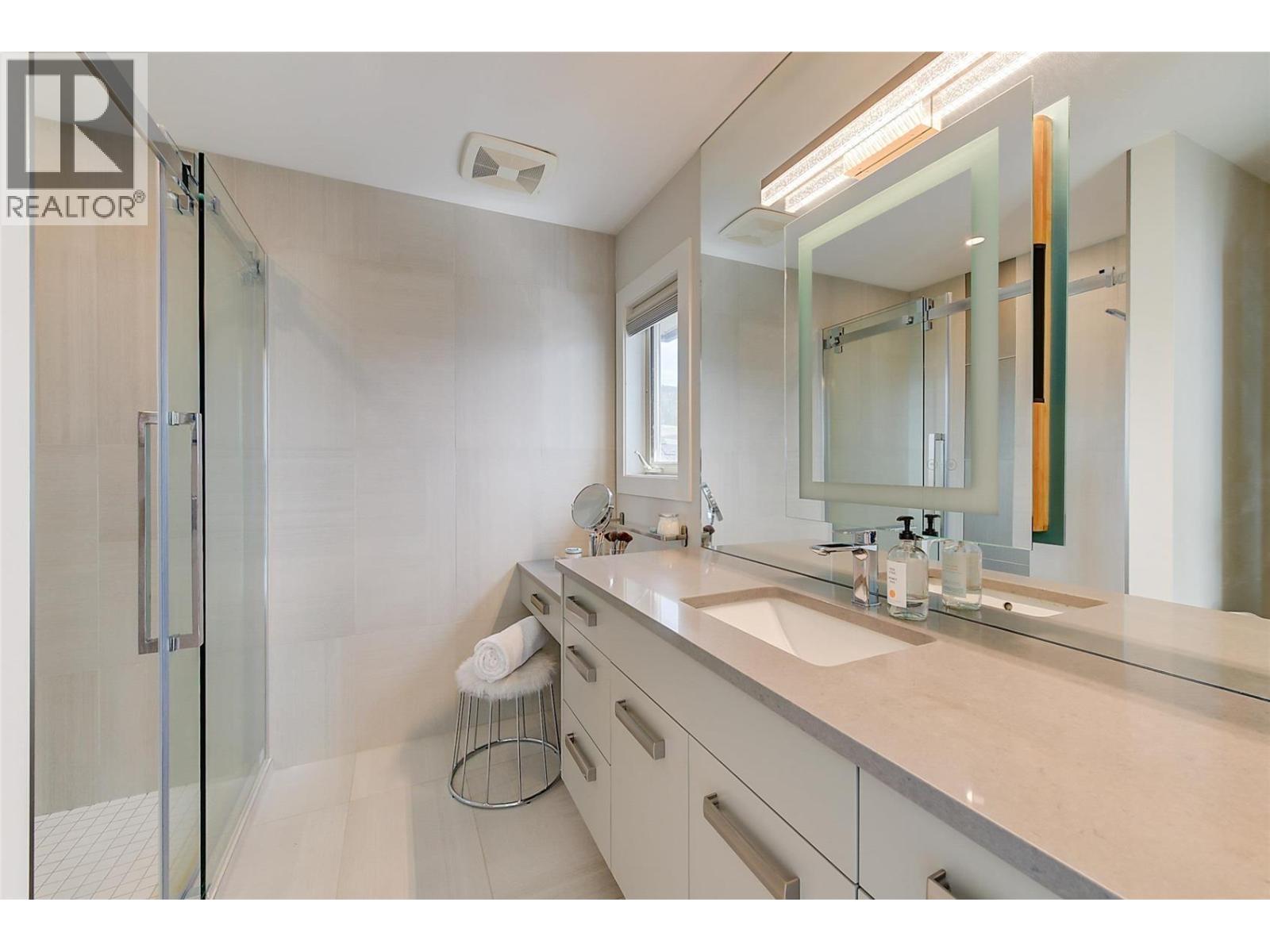  1520 Vineyard Drive, West Kelowna