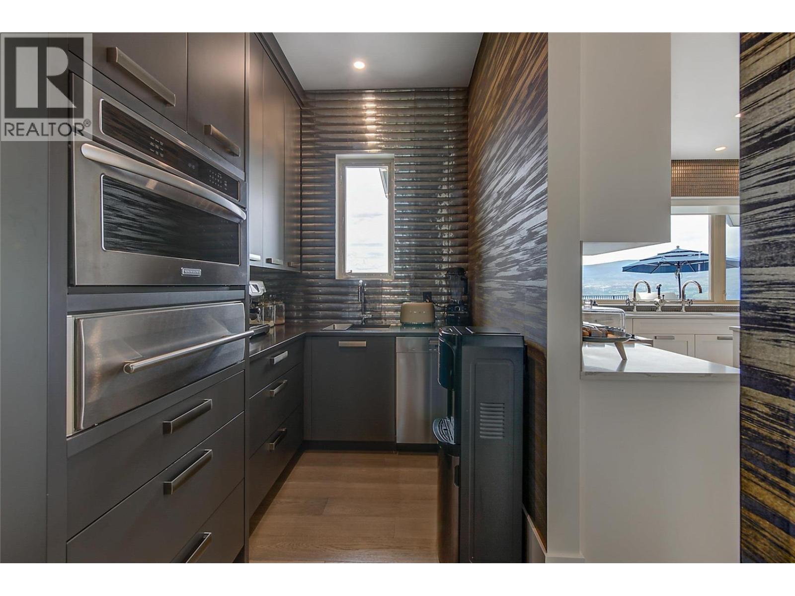  1520 Vineyard Drive, West Kelowna