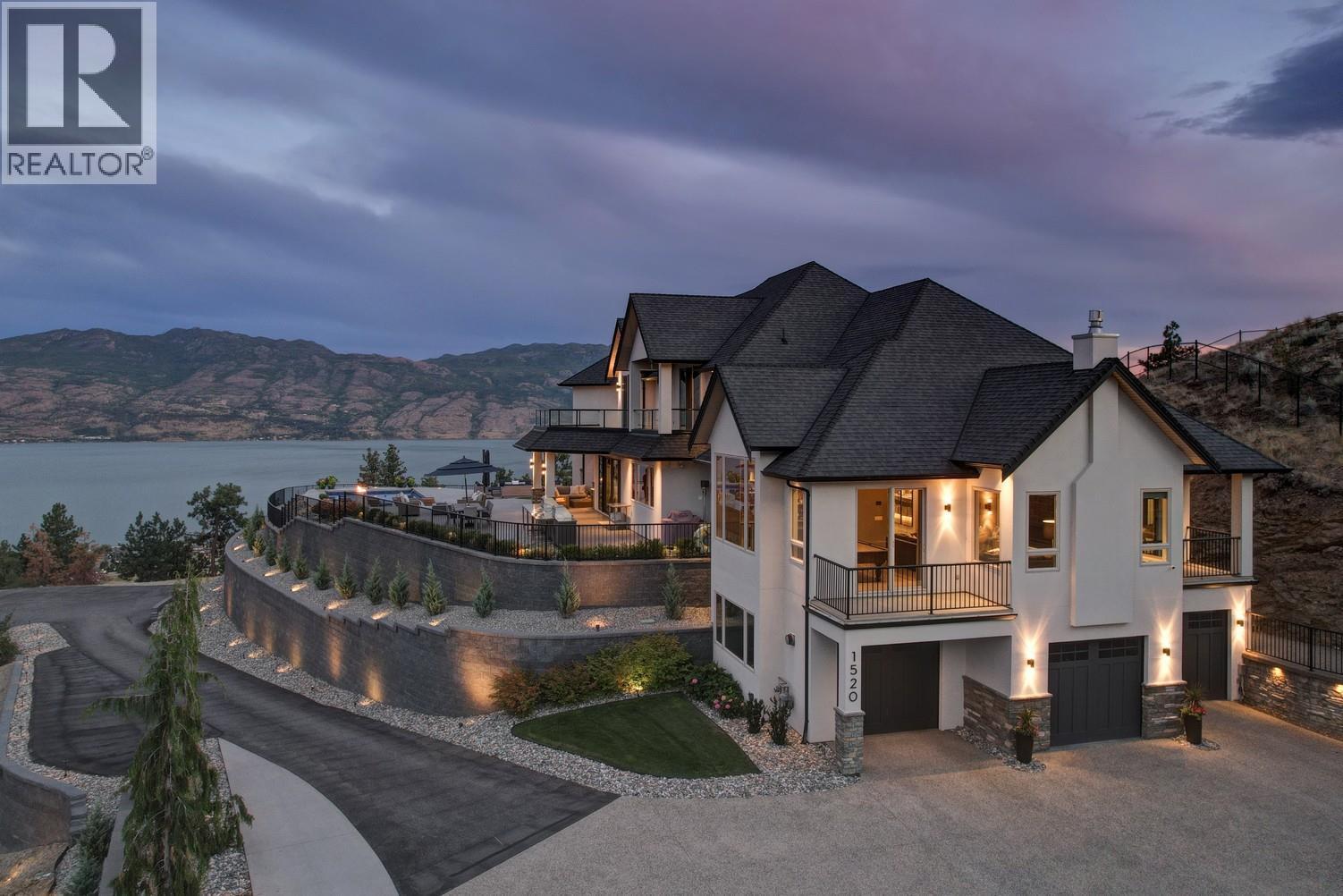  1520 Vineyard Drive, West Kelowna