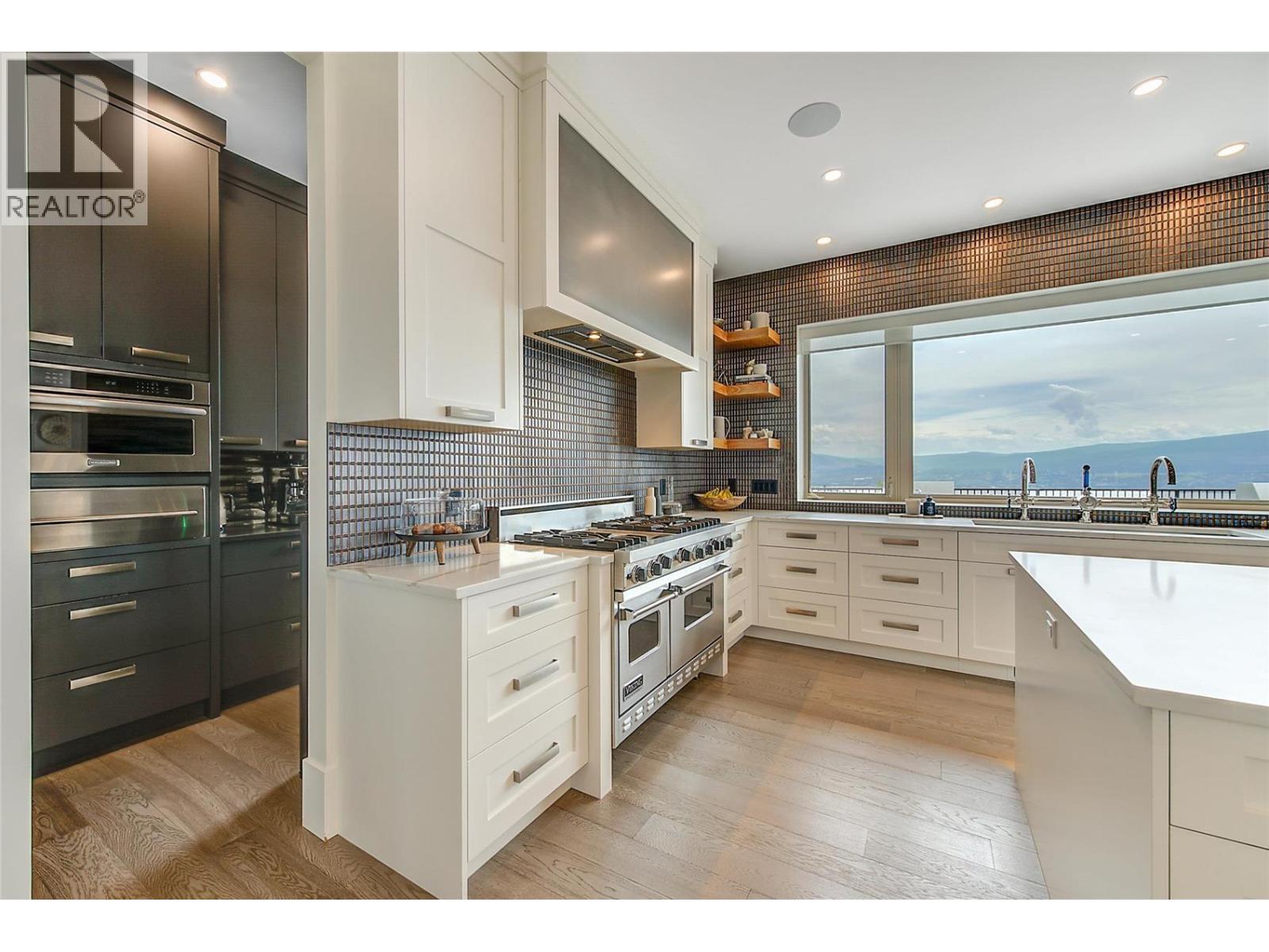  1520 Vineyard Drive, West Kelowna