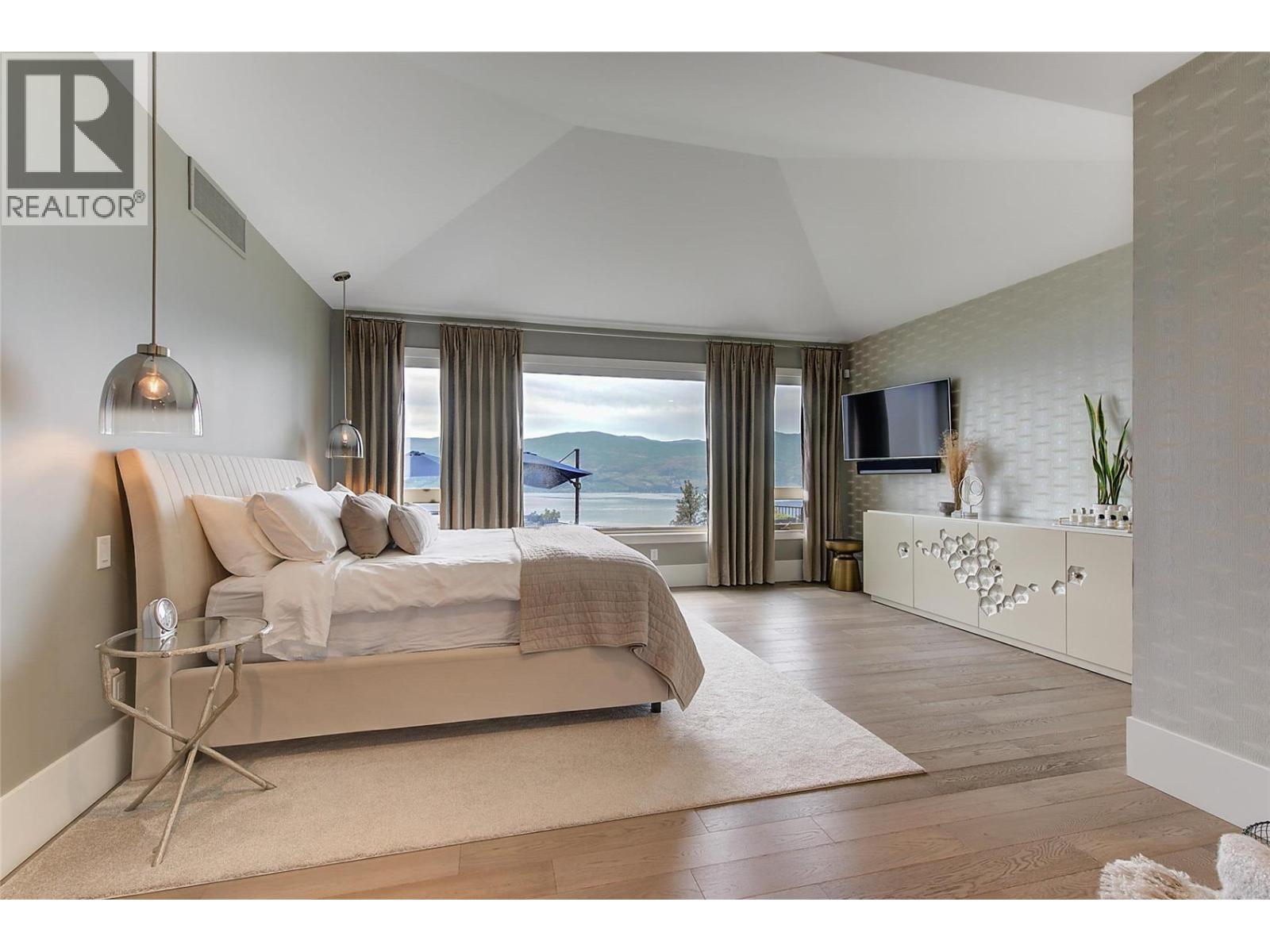  1520 Vineyard Drive, West Kelowna