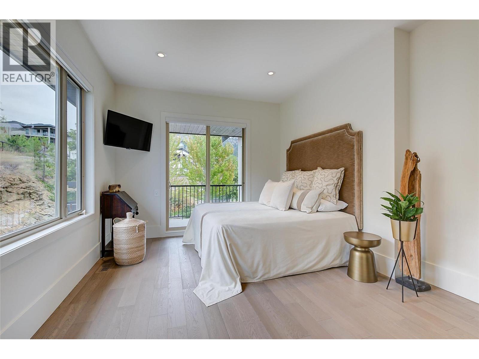  1520 Vineyard Drive, West Kelowna