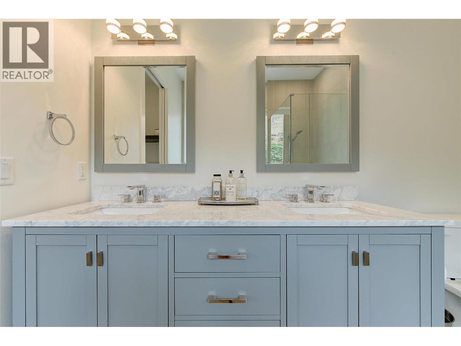  1520 Vineyard Drive, West Kelowna