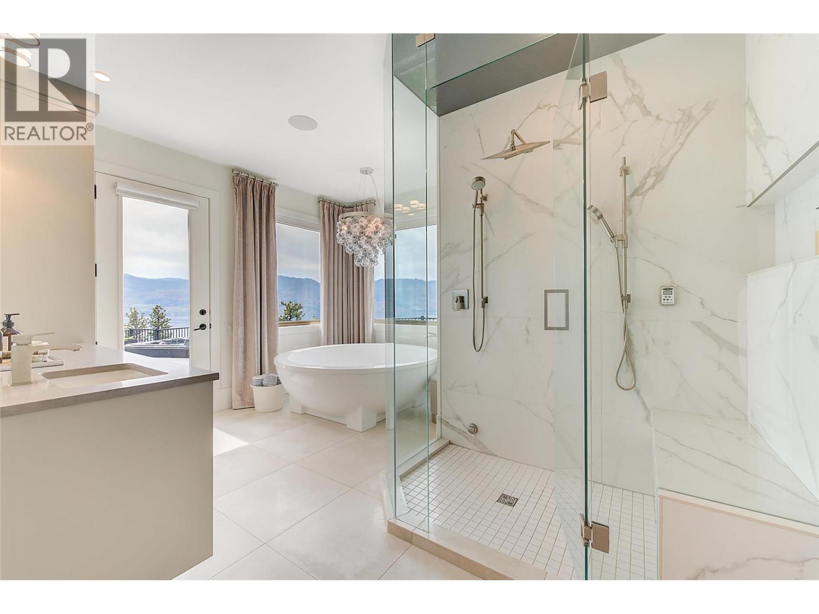  1520 Vineyard Drive, West Kelowna