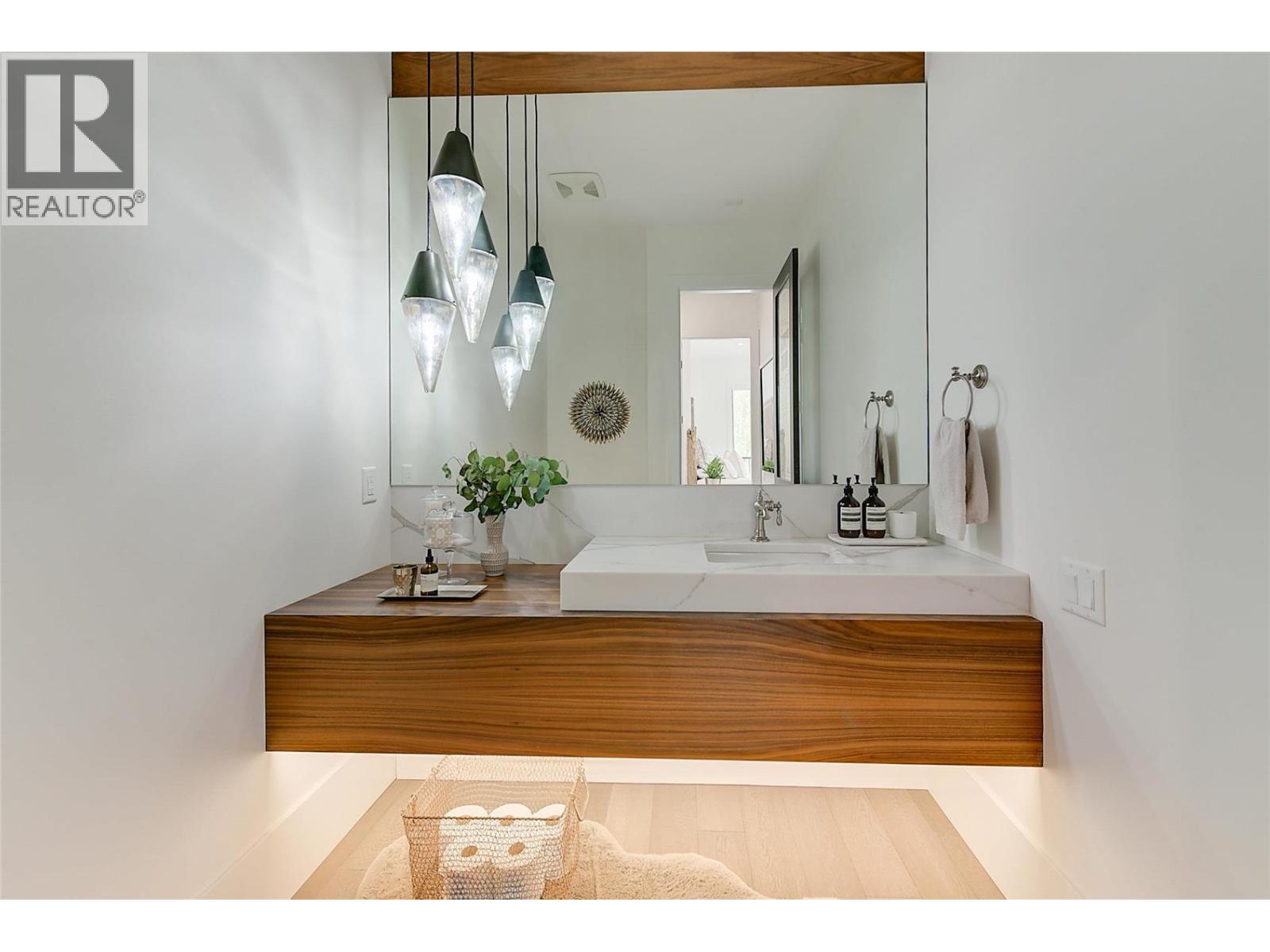  1520 Vineyard Drive, West Kelowna