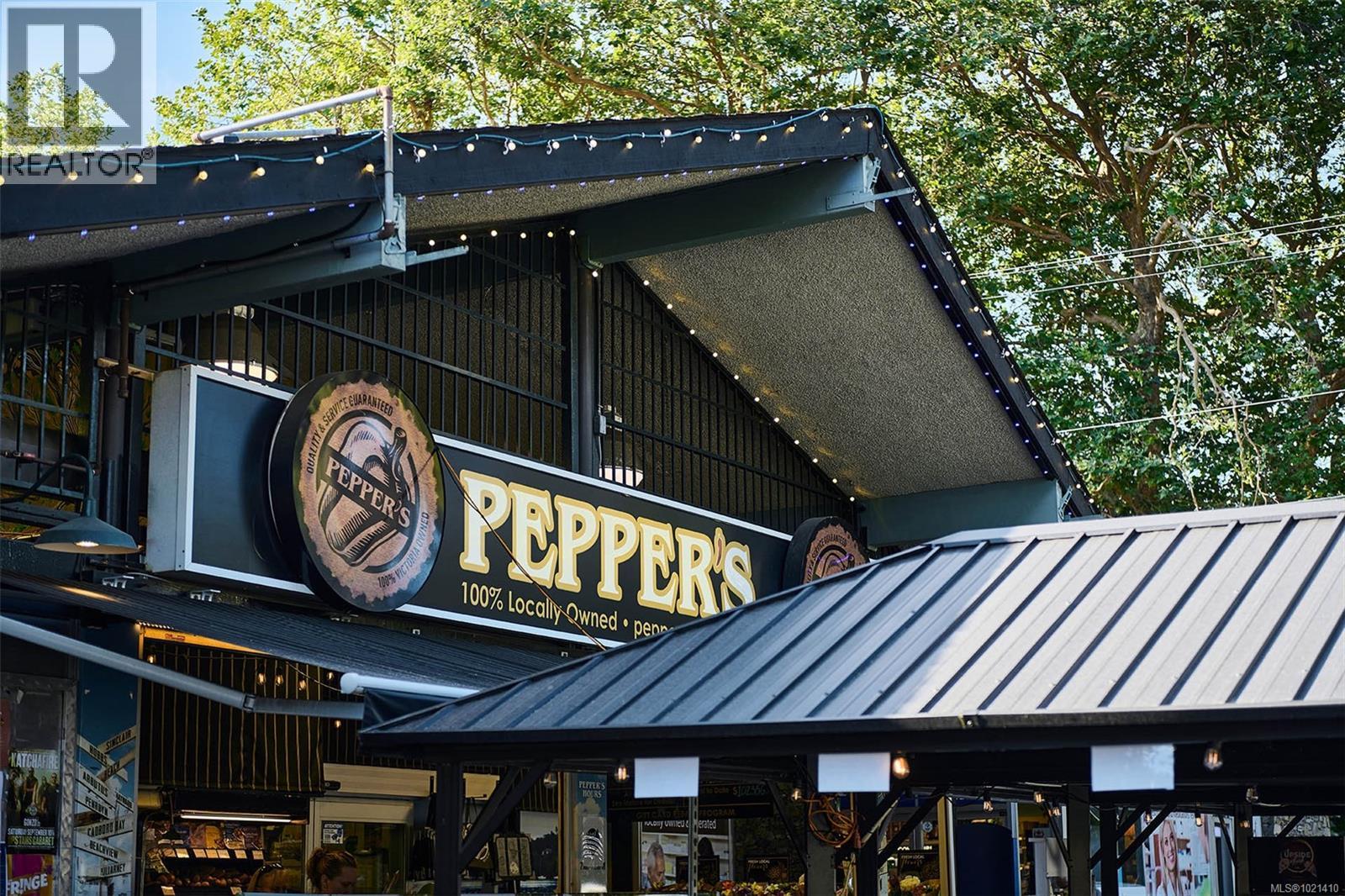  3914 Woodlands Place, Saanich