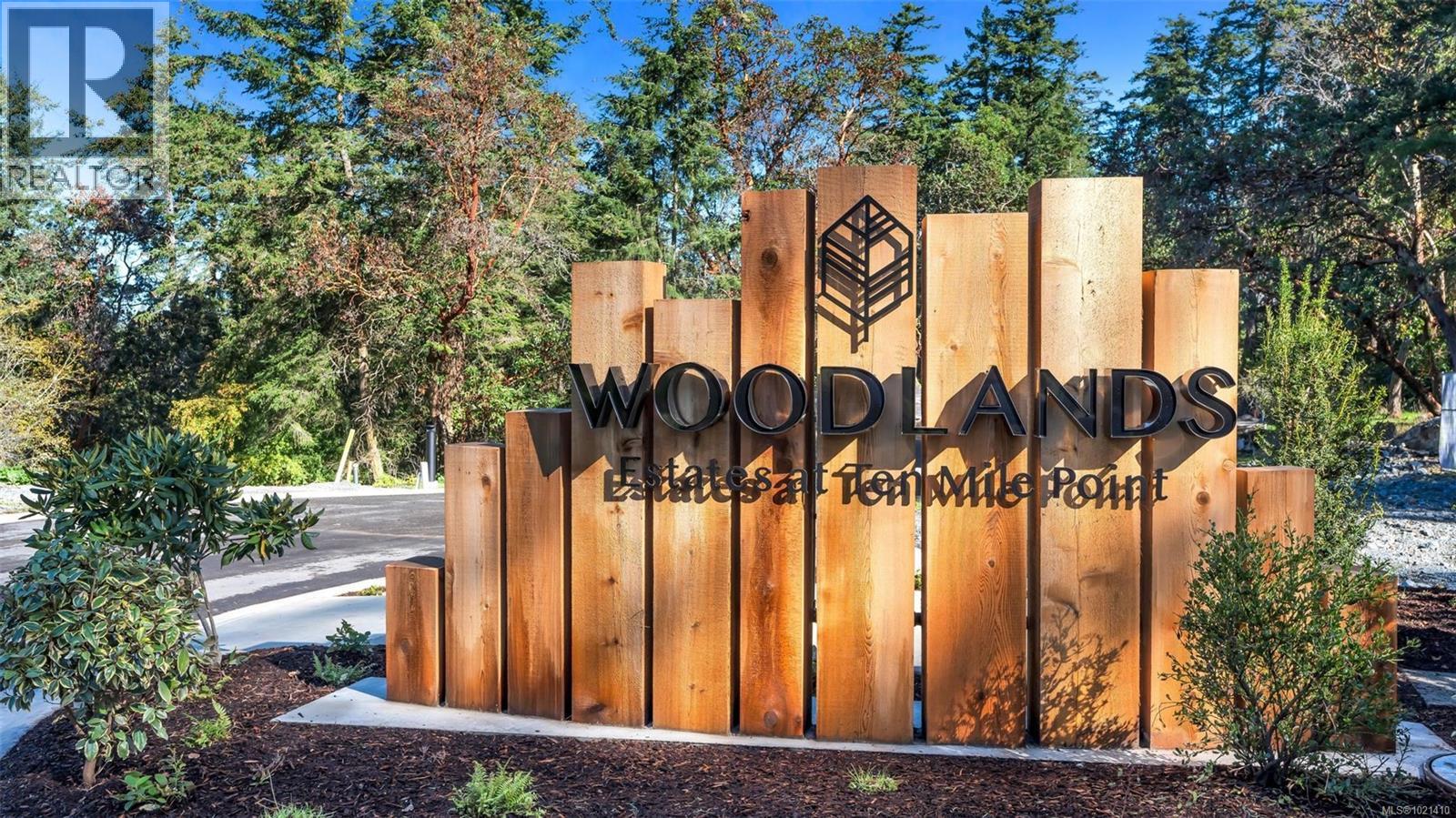  3914 Woodlands Place, Saanich