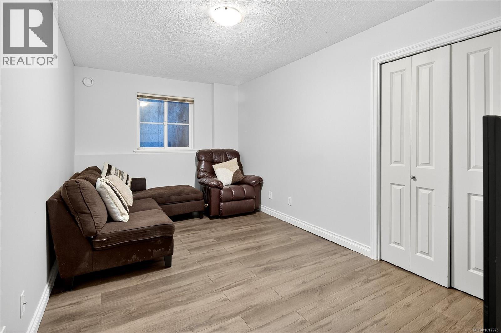 Single Family House Westcoast for Sale in   Mallek Cres Victoria 