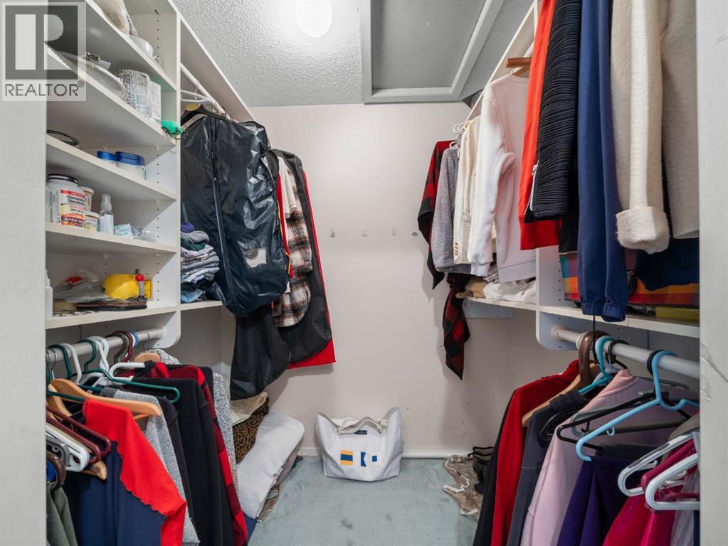 Single Family House for Sale in  Millrise Lane SW Millrise Calgary 