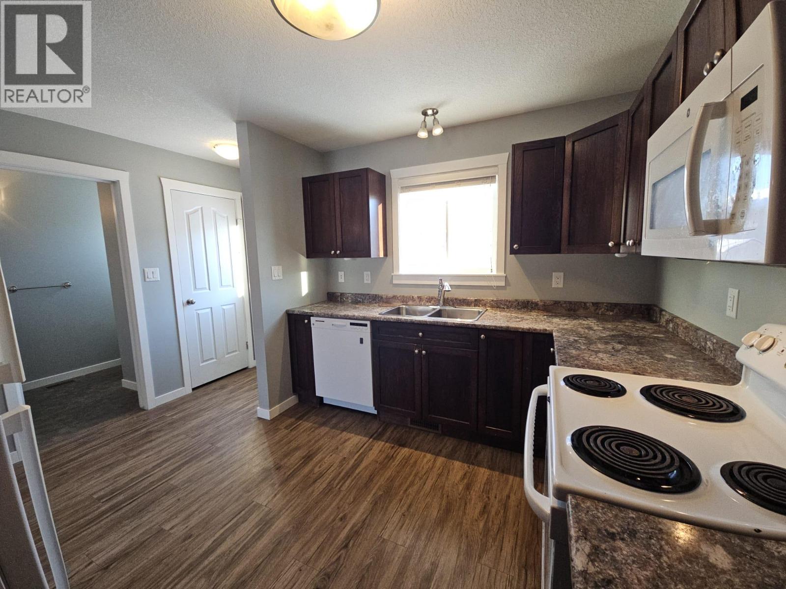 5216 41 Street NE, Chetwynd