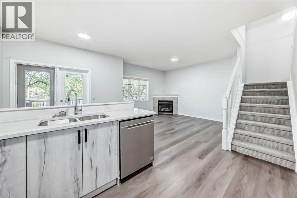 Single Family House for Sale in  simcoe Place SW Signal Hill Calgary 