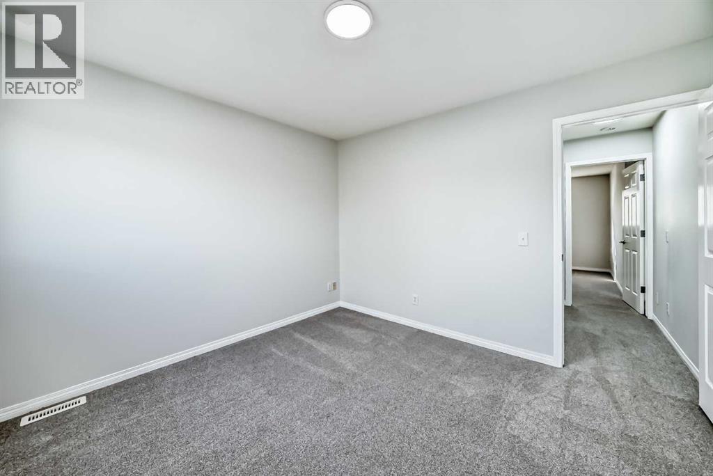 Single Family House for Sale in  simcoe Place SW Signal Hill Calgary 