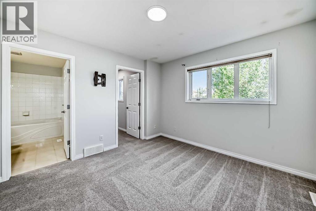 Single Family House for Sale in  simcoe Place SW Signal Hill Calgary 