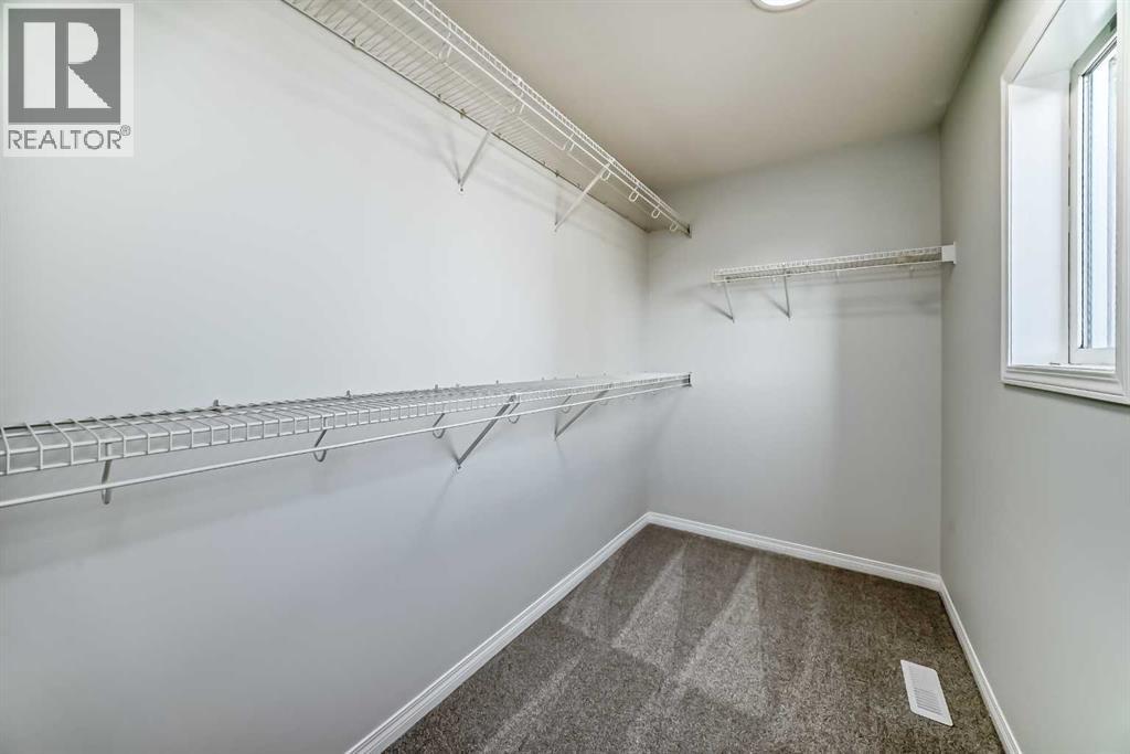 Single Family House for Sale in  simcoe Place SW Signal Hill Calgary 