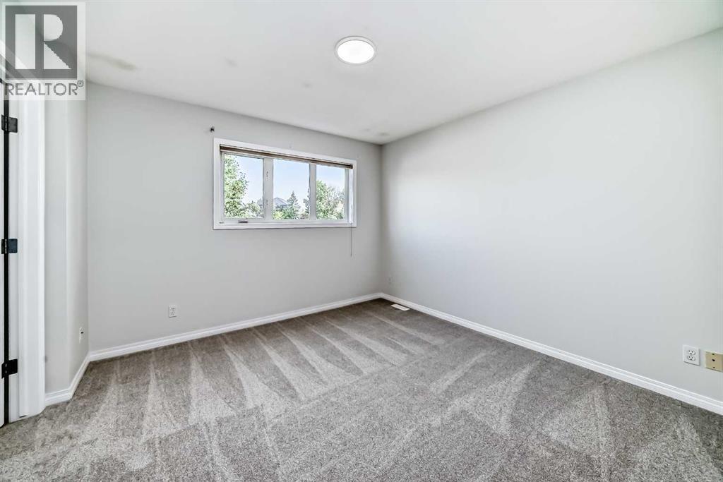 Single Family House for Sale in  simcoe Place SW Signal Hill Calgary 