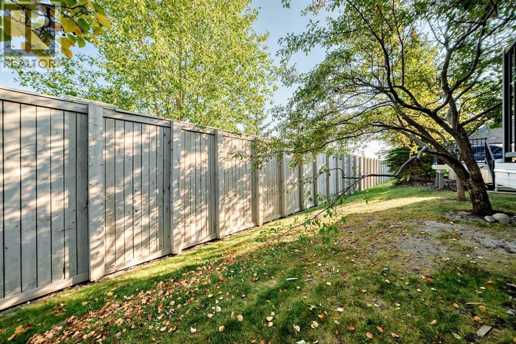 Single Family House for Sale in  simcoe Place SW Signal Hill Calgary 