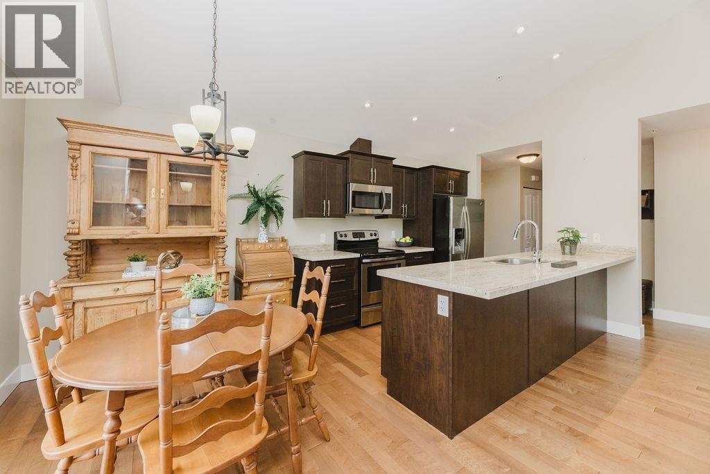 201 518 SHAW ROAD, Gibsons