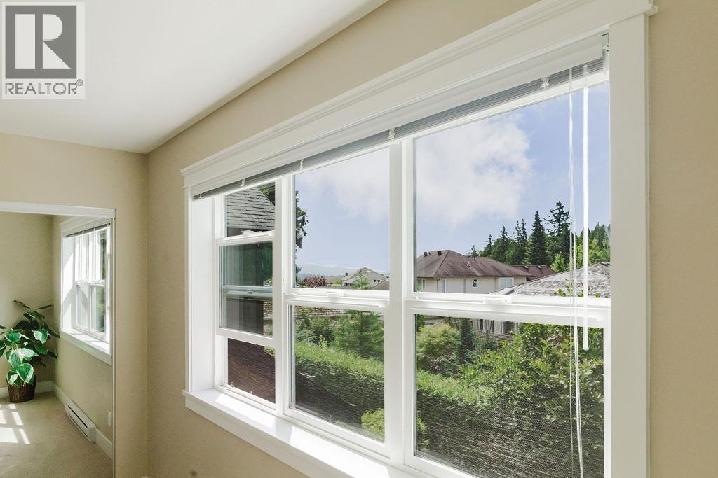 201 518 SHAW ROAD, Gibsons