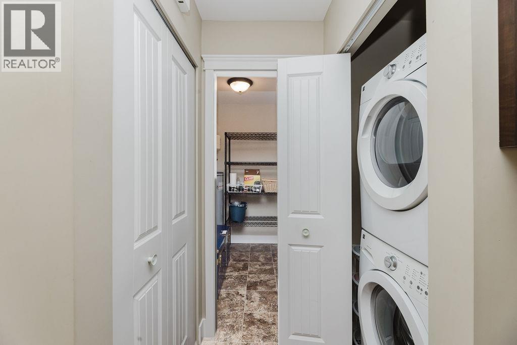 201 518 SHAW ROAD, Gibsons