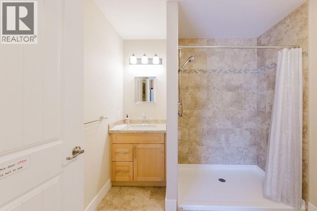 201 518 SHAW ROAD, Gibsons