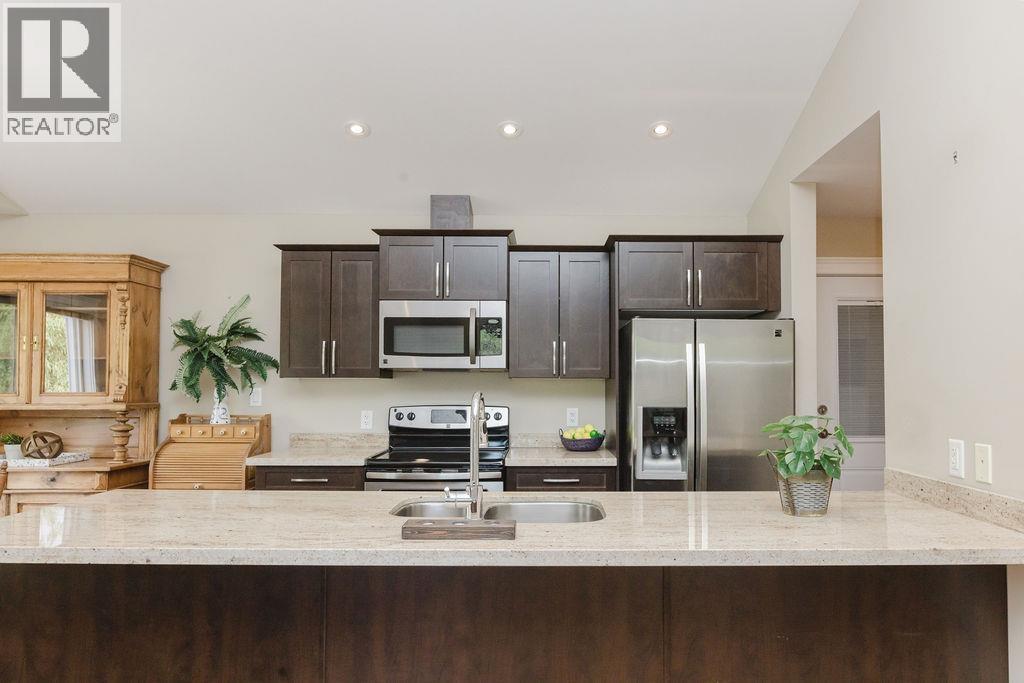 201 518 SHAW ROAD, Gibsons