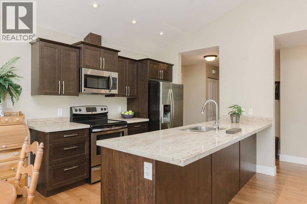 201 518 SHAW ROAD, Gibsons