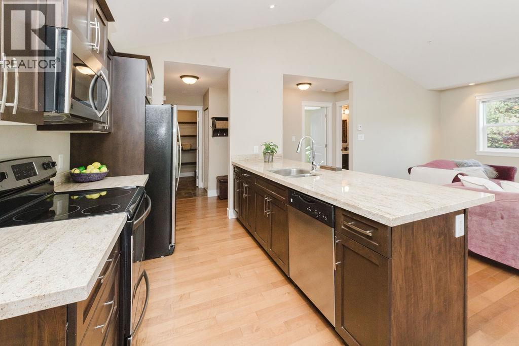 201 518 SHAW ROAD, Gibsons