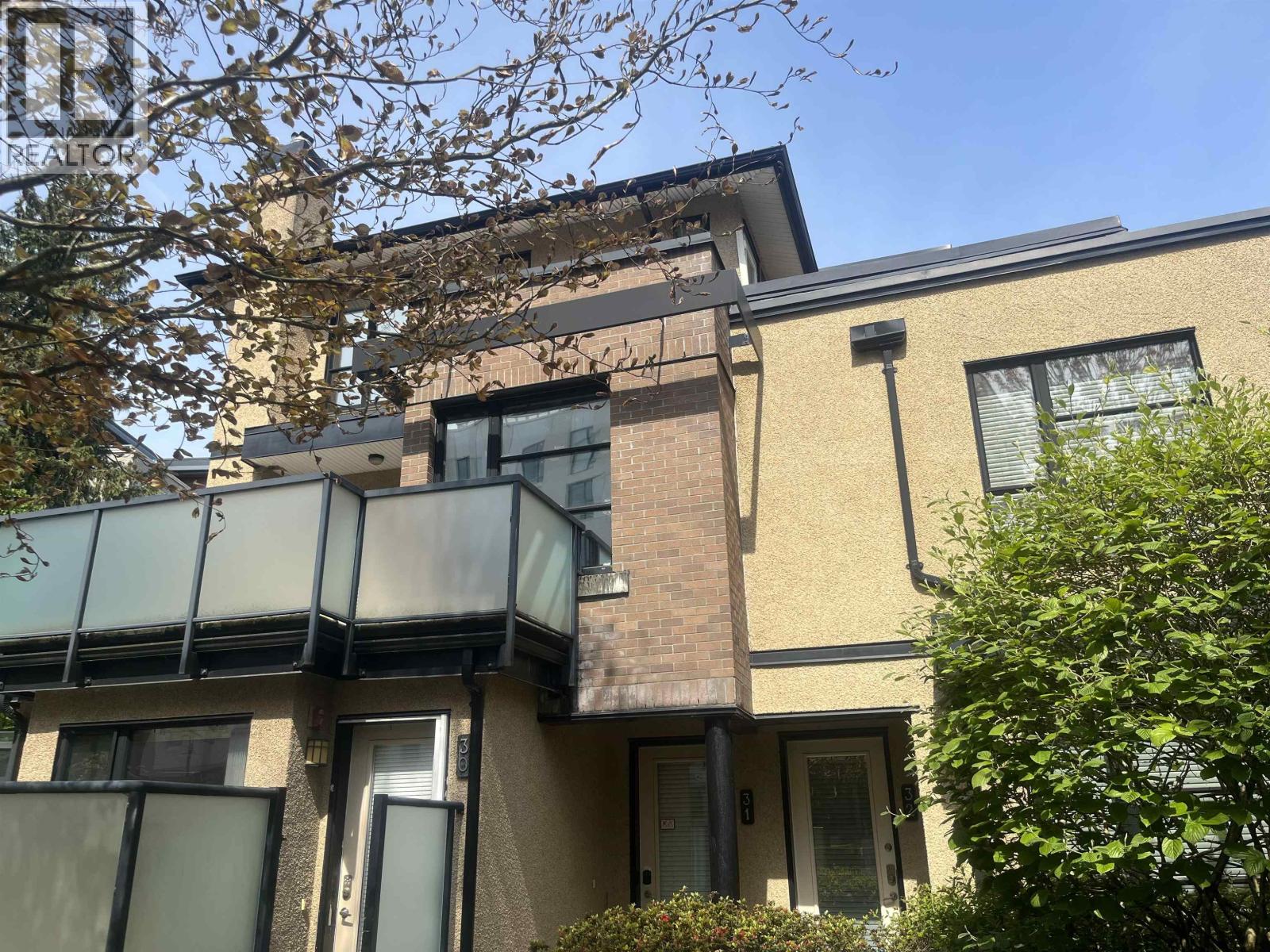 31 1863 WESBROOK MALL - Photo 2 of 27, Vancouver, British Columbia