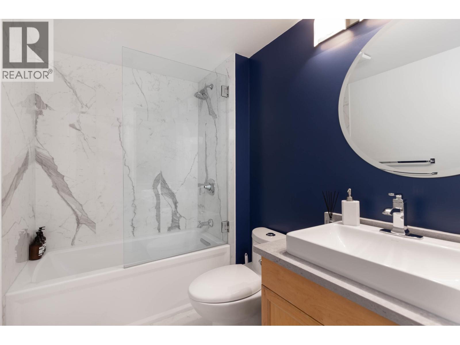 210 8080 NICKLAUS NORTH BOULEVARD, Whistler