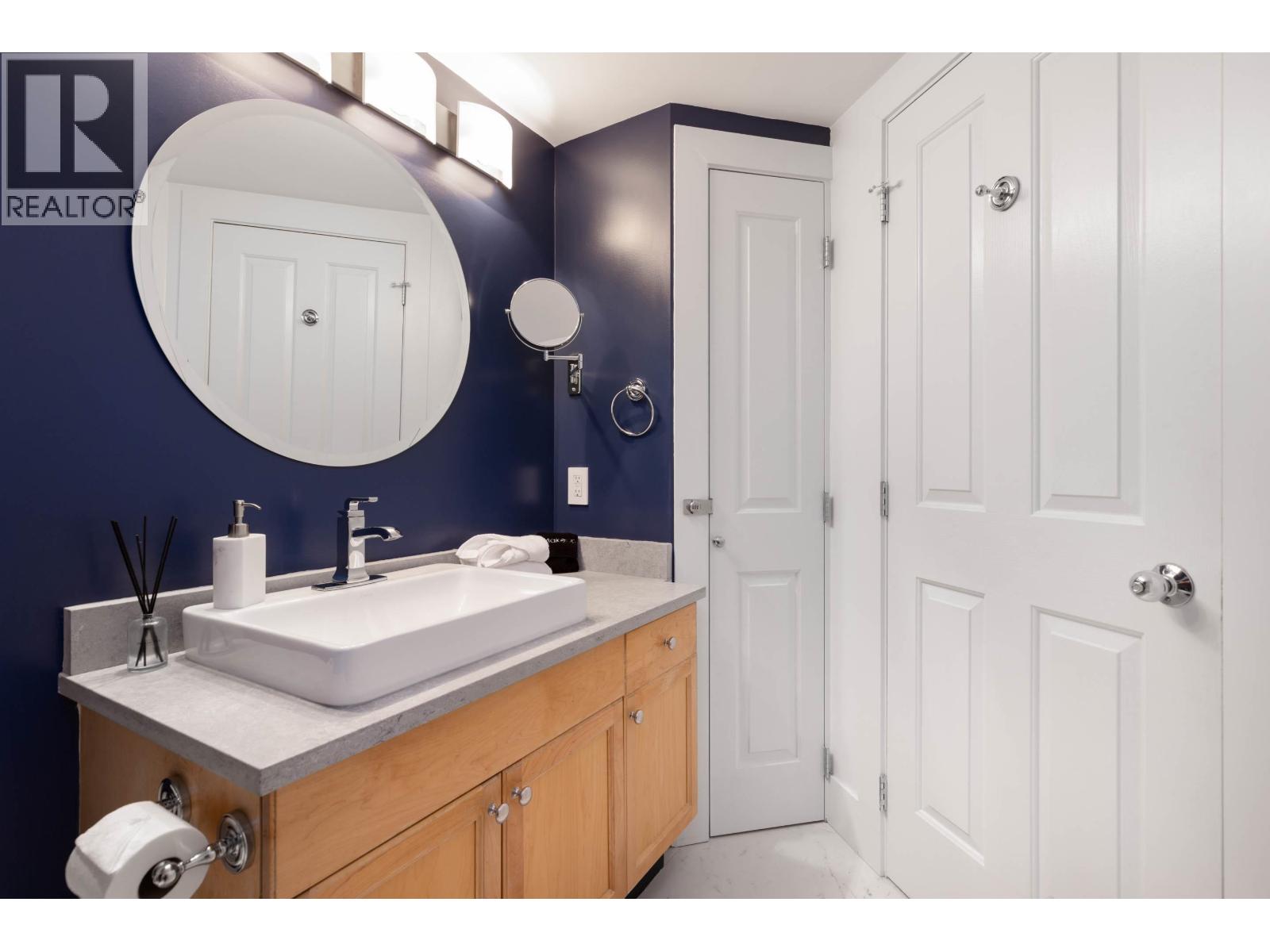 210 8080 NICKLAUS NORTH BOULEVARD, Whistler