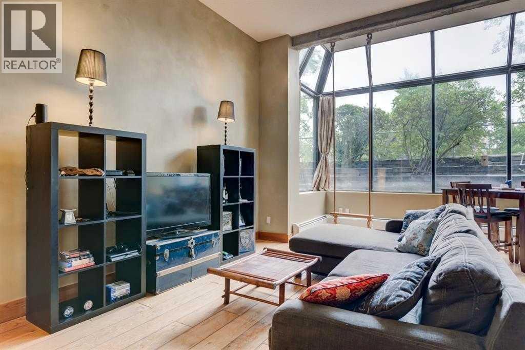 Single Family House Loft for Sale in   Glamis Drive SW Glamorgan Calgary 