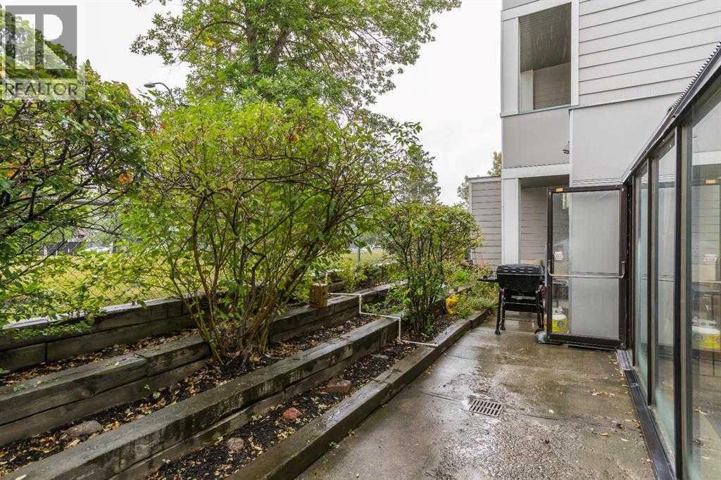 Single Family House Loft for Sale in   Glamis Drive SW Glamorgan Calgary 