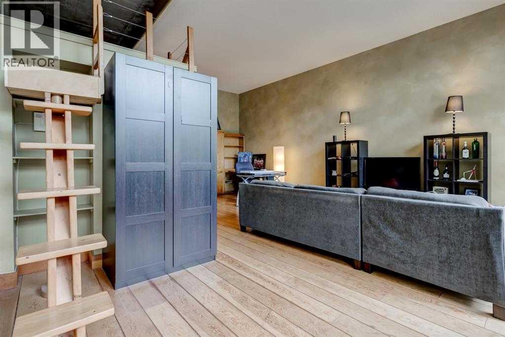 Single Family House Loft for Sale in   Glamis Drive SW Glamorgan Calgary 