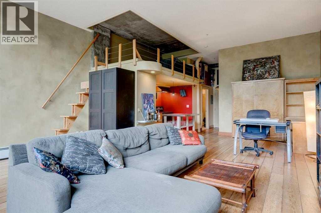 Single Family House Loft for Sale in   Glamis Drive SW Glamorgan Calgary 