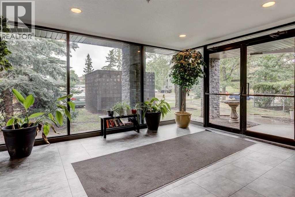 Single Family House Loft for Sale in   Glamis Drive SW Glamorgan Calgary 