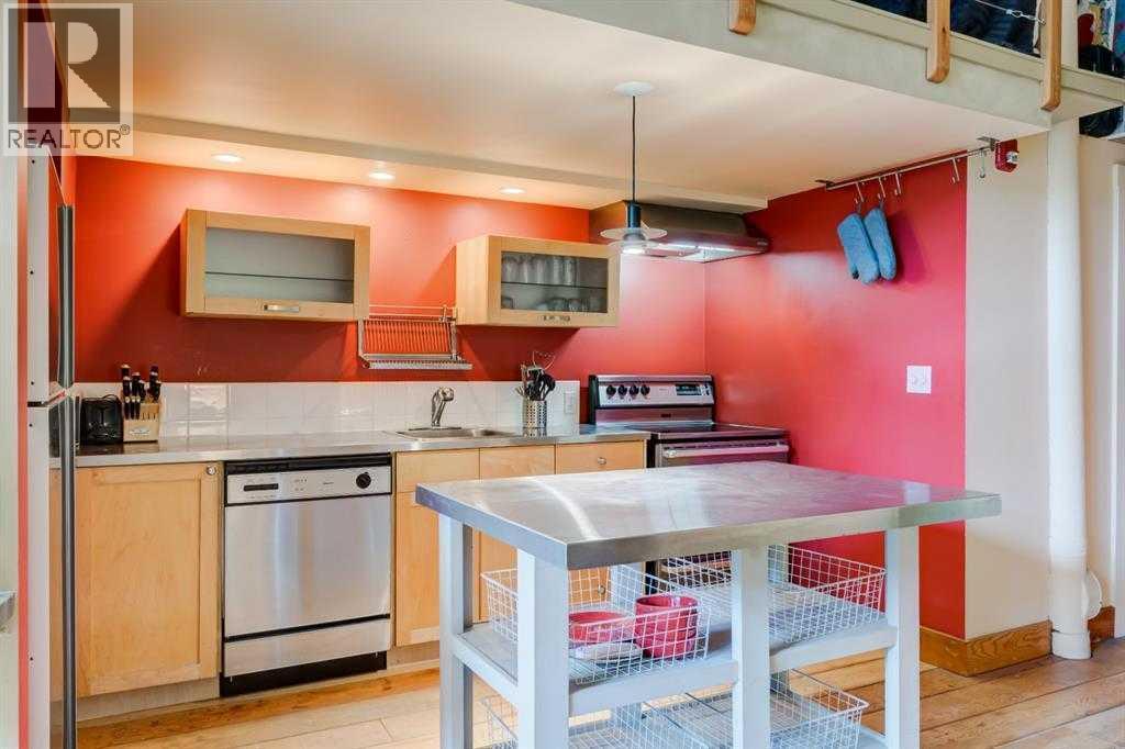 Single Family House Loft for Sale in   Glamis Drive SW Glamorgan Calgary 