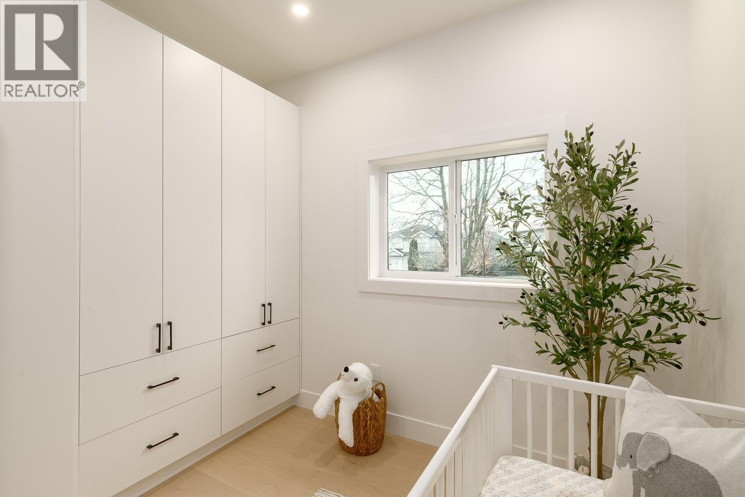 2 3506 E PENDER STREET, Vancouver