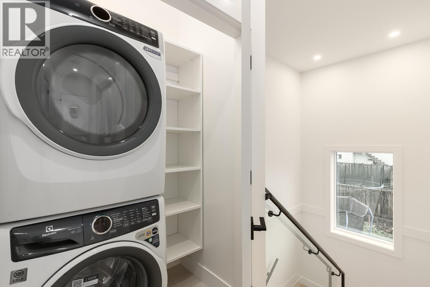 2 3506 E PENDER STREET, Vancouver